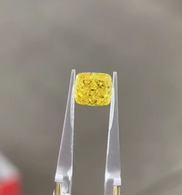 Radiant Lab Created Yellow Diamonds HPHT Groeid 10 Mohs Fancy Levendig Geel VVS2 0.52ct