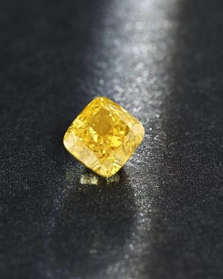 Synthetisch Los Laboratorium Gekweekt Geel die Diamant2.53ct Kussen met IGI-Certificaat wordt gesneden