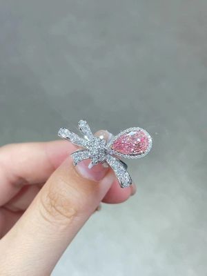 Laboratoriumgroeide lichtroze peervorm CVD synthetische diamant ring 18k witgoud ringen