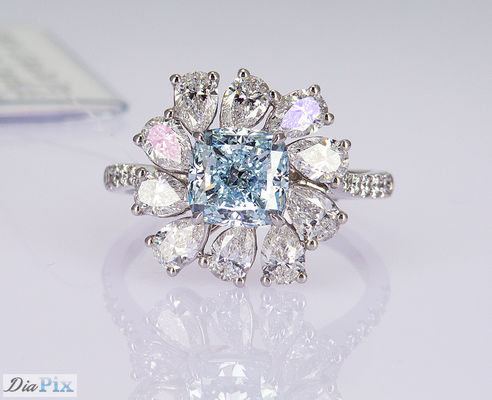 3.284ct Kussensnij Sky Blue CVD Synthetische Diamanten Ringen Luxe 18K Wit Goud Set