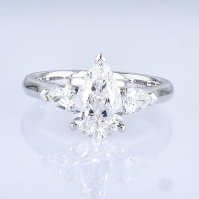 Classic Design Peer Shape Diamant Ring Drie Stones Stijl Witte Lab Groeide Diamant Ring
