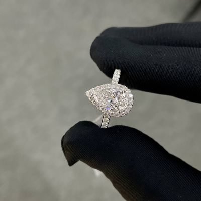 18k gekweekte witte diamanten damesring 1.53ct E VS1 Peer Shape Full Diamond Bezel Set Style