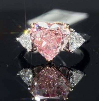 Op maat gemaakte hart gesneden lab gemaakt diamanten ring roze sieraden 4.03ct drie steen stijl